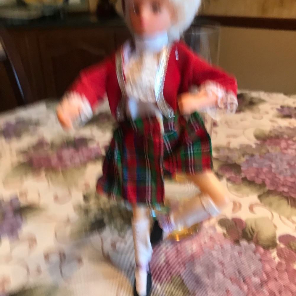 SCOTTISH DOLL - Picture 3 of 9